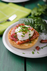 Egg benedict delish food, crispy bacon