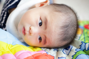 赤ちゃんの顔のアップ