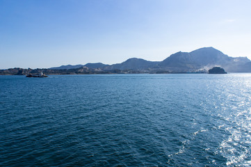 瀬戸内海を渡る小豆島行きフェリーからの景色