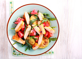 Grilled chicken breast, zucchini, rocket and tomato salad
