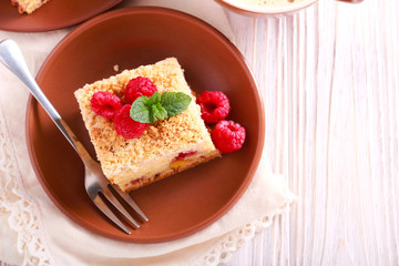 Peach and raspberry streusel cake