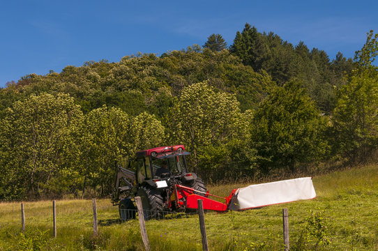 tracteur avec faucheuse/ramassage des foins