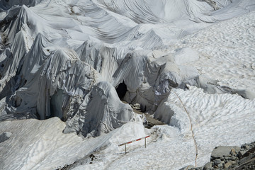 Eingang zur Eisgrotte im Rhonegletscher, Wallis, Schweiz