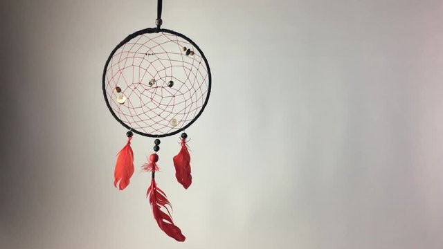 Atrapasue&ntilde;os moviendose despacio de un lado a otro.