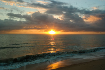 Fototapeta premium Beautiful day - Beach, sea, clouds and the sun during the sun rises