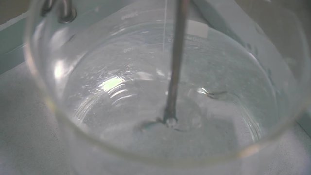 Process of mixing viscous liquid in a glass cup with a pharmaceutical blender