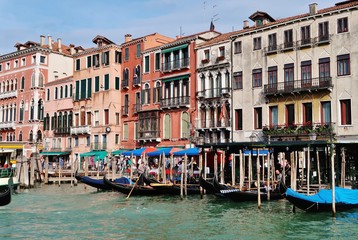 Fototapeta na wymiar Venedig, Gondeln und Paläste am Canal Grande