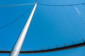 Fototapeta premium Fußgängerbrücke am Hafen in Sassnitz auf der Insel Rügen