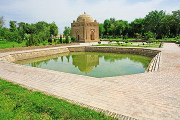 Fototapeta na wymiar The Samanid mausoleum located in the historic urban center of Bukhara, Uzbekistan 