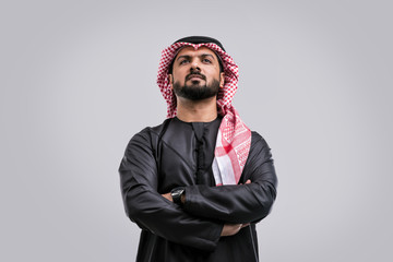 Obraz premium Arabskie portrety studyjne przystojny mężczyzna
