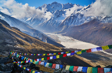 Langtang Himalayas Valley Trekking Nepal - obrazy, fototapety, plakaty
