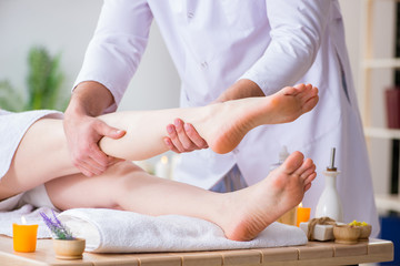 Obraz na płótnie Canvas Foot massage in medical spa