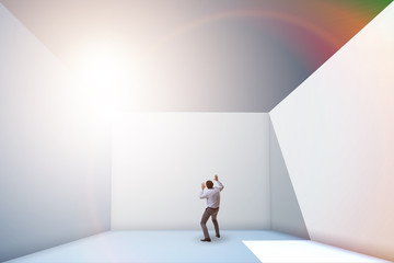 Obraz premium Businessman trying to escape from difficult situation