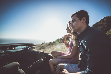 Romantic moment on the cliff in Malibu - obrazy, fototapety, plakaty