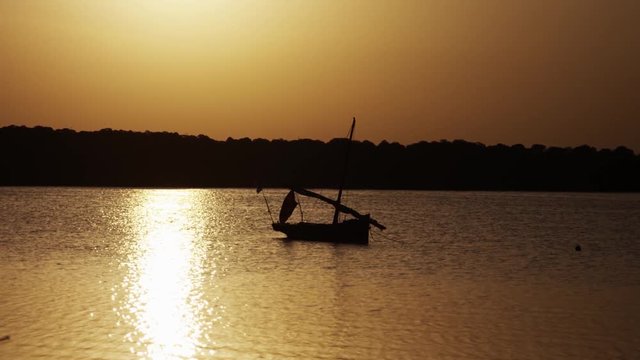 Sailing thru the drowning sun (Red.Tech) (Slowmo)