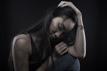 Obraz premium broken heart lonely girl can cry, smoke Fog on dark Background