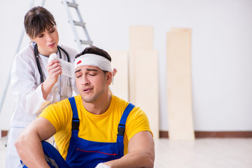 Worker with injured head and doctor