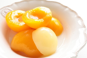 Canned food, yellow and white peach 