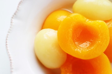 Canned food, yellow and white peach 