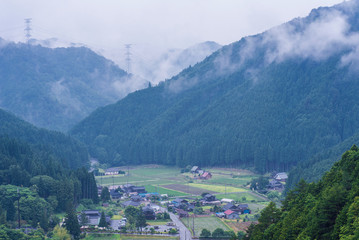Fototapeta na wymiar 西日本の渓谷・黒川ダム、梅雨の風景