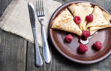 Pancakes with honey and fruit