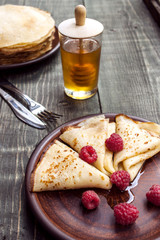 Pancakes with honey and fruit