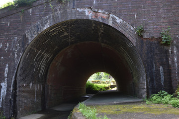 日本のレンガ造りのトンネル