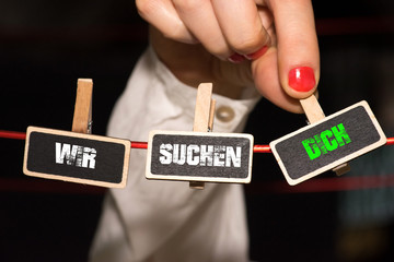 Eine Firma sucht nach neuen Mitarbeitern