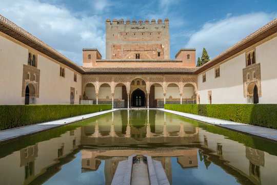 Patio de los Arrayanes, Alhambra de Grenade