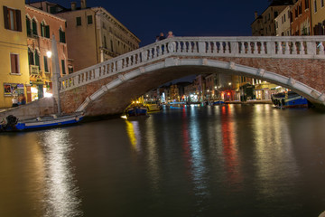 Obraz na płótnie Canvas Venice water channel and bridge 