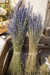 Obraz premium Les Baux de Provence village, box with lavender flowers, Provence, France