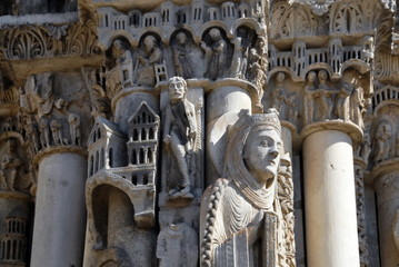Détails, sculptures, statues, Cathédrale Notre-Dame de Chartres, ville de Chartres, Eure et Loir,...