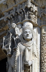 Fototapeta na wymiar Détails, sculptures, statues, Cathédrale Notre-Dame de Chartres, ville de Chartres, Eure et Loir, France