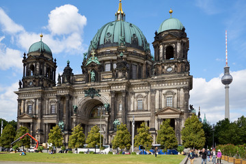 Berliner Dom mit Fernsehturm © Rolf Dräger