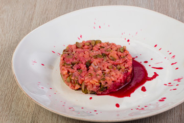 Salmon tartar with cauce