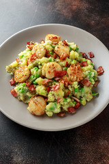 Fried scallops with mash potato, green peas and bacon