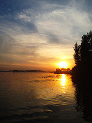 Fototapeta na wymiar A beautiful sunset on the banks of the Dnieper