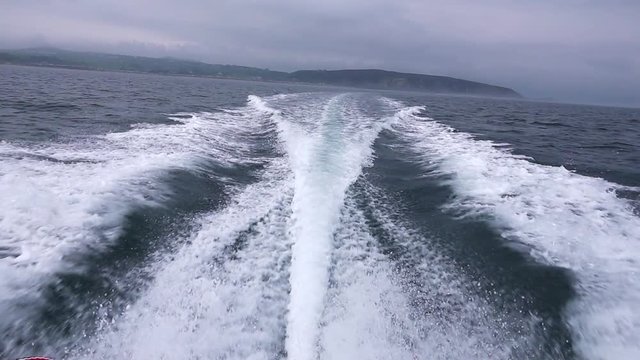 Speed boat wake