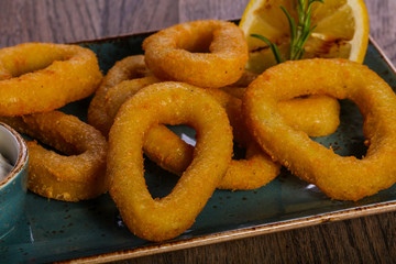 Squid rings with sauce