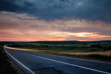 Fototapeta premium Bundesstrasse B50 in Abenddämmerung 