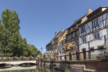 Fototapeta na wymiar Traditional buildings in the little Venice area in the old town of Colmar