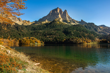Pic du Midi d'Ossau et lac de Bious Artigues