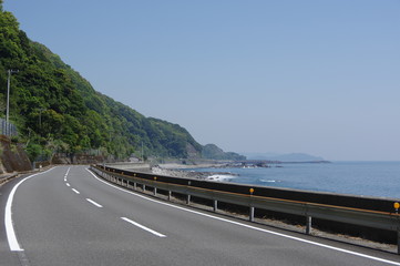 海沿いの道
