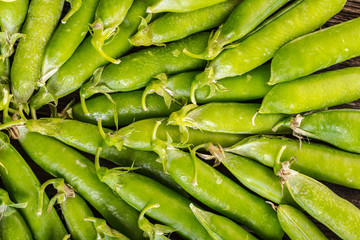 texture of green peas pods