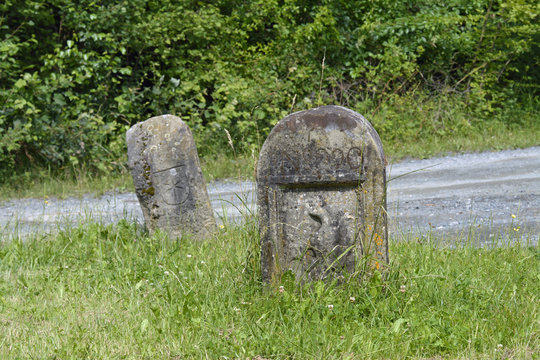 alter grenzstein im hessenpark bei neu-anspach