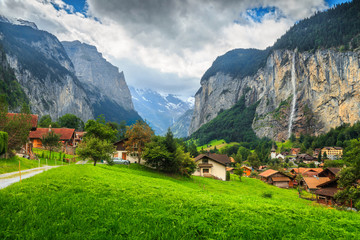 Fototapeta na wymiar Spectacular Lauterbrunnen town and Staubbach waterfall, Bernese Oberland, Switzerland, Europe