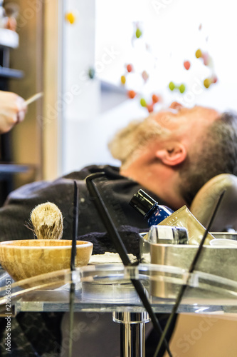 Soins Barbier Salon De Coiffure Homme Stock Photo And