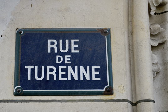 Rue de Turenne. Plaque de nom de rue. 