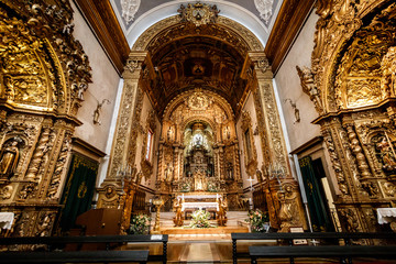 Obraz premium Inside Faros golden curch Nossa Senhora do Carmo.
