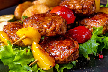 rustic Meatballs skewers of tomato, paprika and baked potato quarters